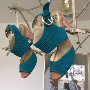 FINAL PRICE - Seychelles 8.5 suede pumps